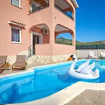Kate Willa Trogir